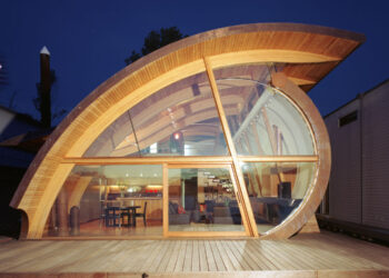 Fluid Interiors: Curves Are Structural