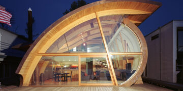Fluid Interiors: Curves Are Structural